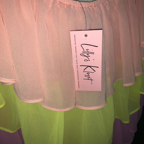 Lilly’s Kloset three tier festive top - Picture 3 of 7